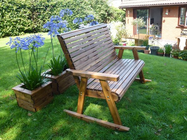 Al momento stai visualizzando Come scegliere le panchine da giardino